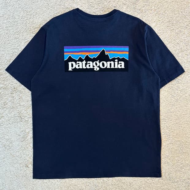 파타고니아 PATAGONIA 백프린팅 반팔 티셔츠 네이비