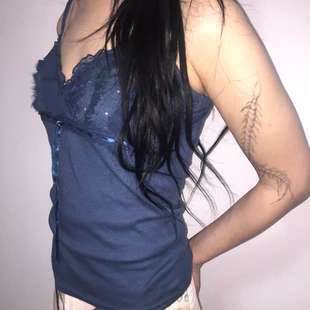 빈티지 디테일 슬리브리스