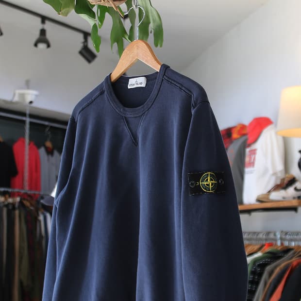 (착용컷) STONE ISLAND 와펜 맨투맨 (남성용 XL)