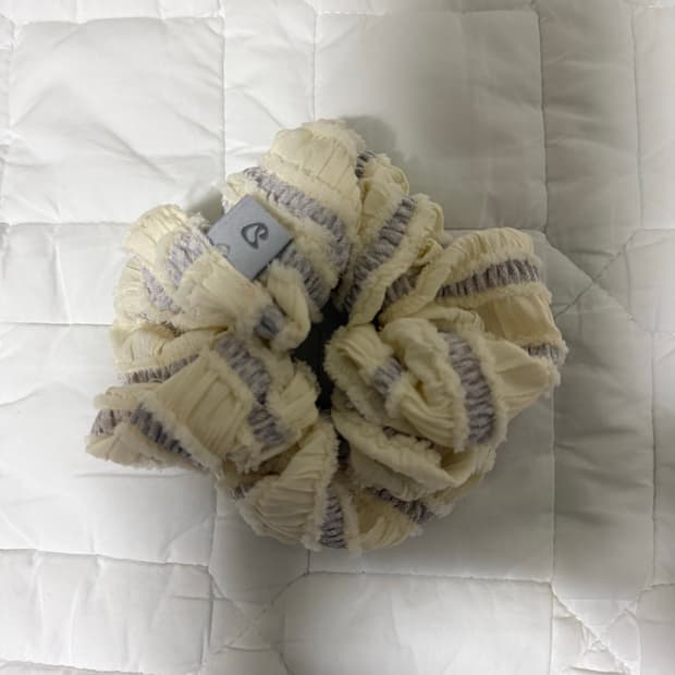 코이세이오 아이보리 스크런치