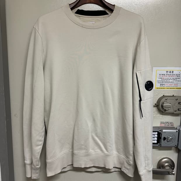 CP 컴퍼니 렌즈 와펜 맨투맨 아이보리 105(XL)