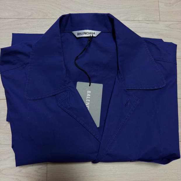 BALENCIAGA 발렌시아가 오픈 카라 셔츠 새상품