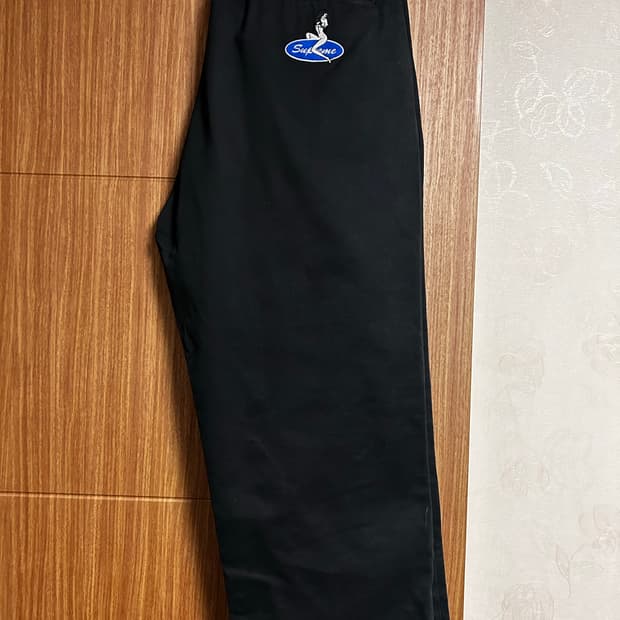 슈프림 핀업걸 치노팬츠 팝니다