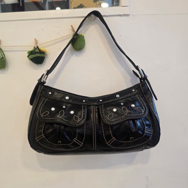 블랙스톤 장식 숄더백