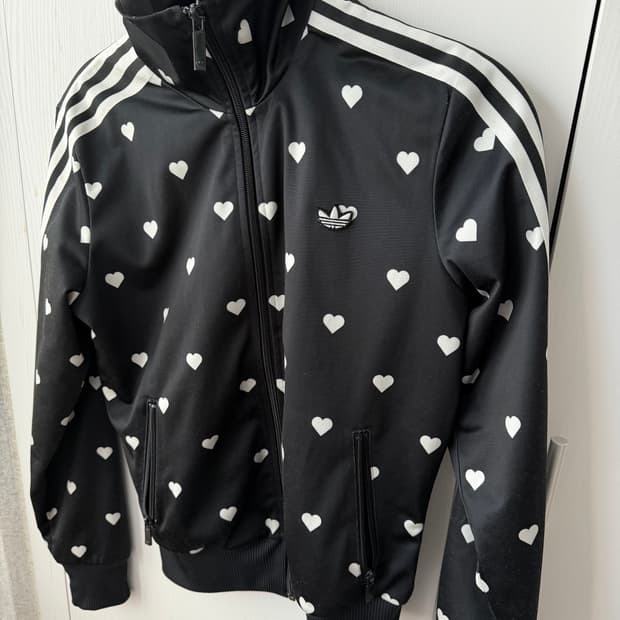 아디다스 하트 트랙탑/100