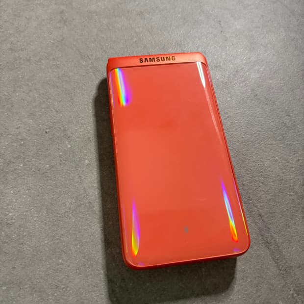 삼성 갤럭시 폴더2 코랄