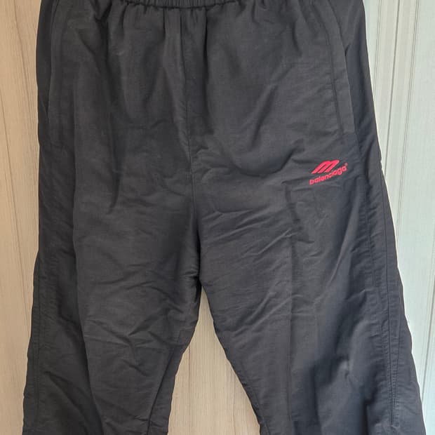 발렌시아가 트랙팬츠