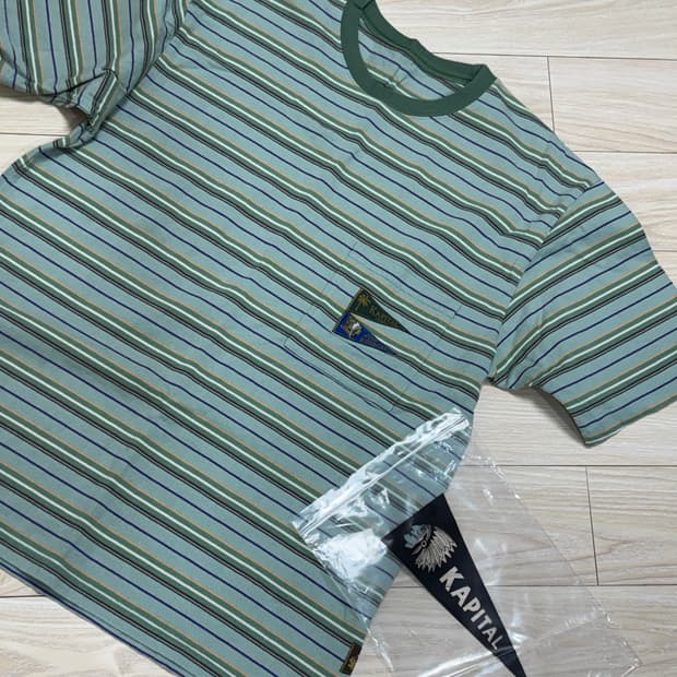 캐피탈 보더 티셔츠