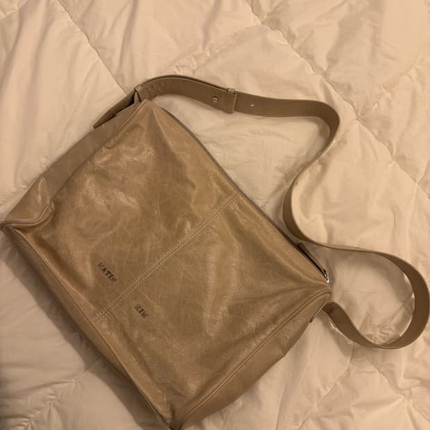 마뗑킴 레더 크로스백