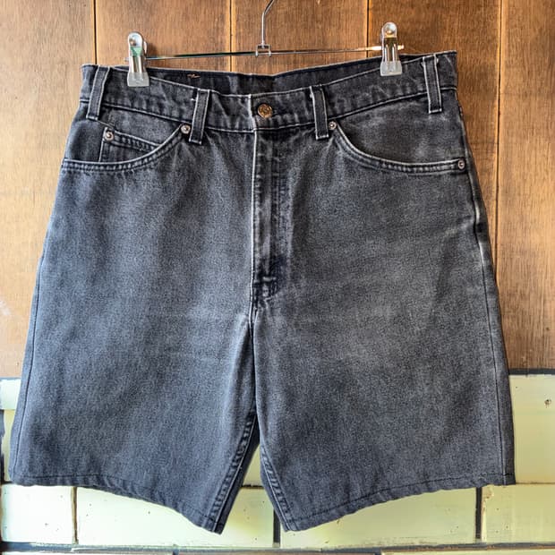 90’s Levi’s 550 Black Denim Shorts