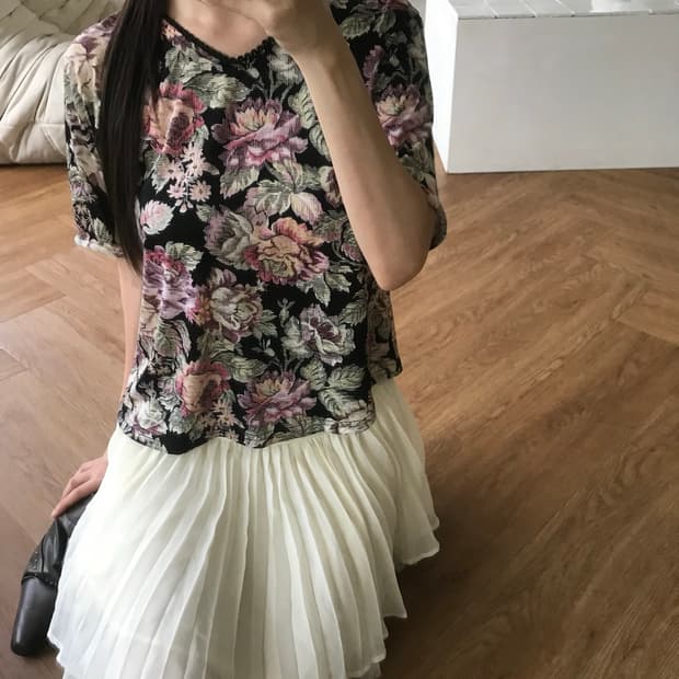 vintage flower pattern top