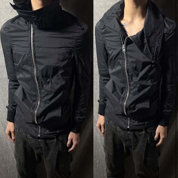 BOISONVERNI 사선 하이넥 자켓