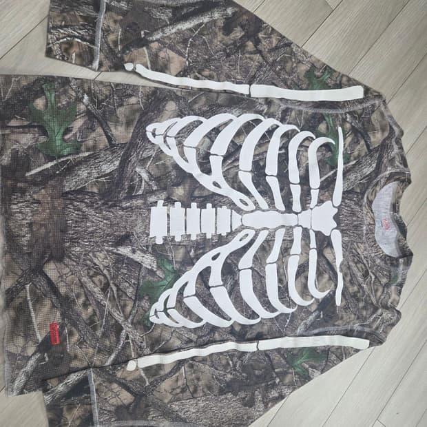 슈프림 헤인즈 본즈 롱슬리브