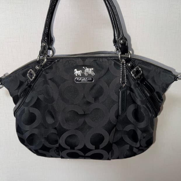 코치 숄더백 블랙
