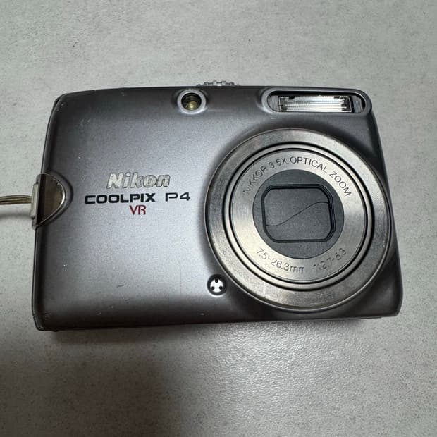 니콘 쿨픽스 P4 디지털 카메라