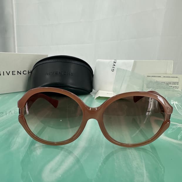 [새상품 무료배송] 하자 있음 - 지방시 선글라스