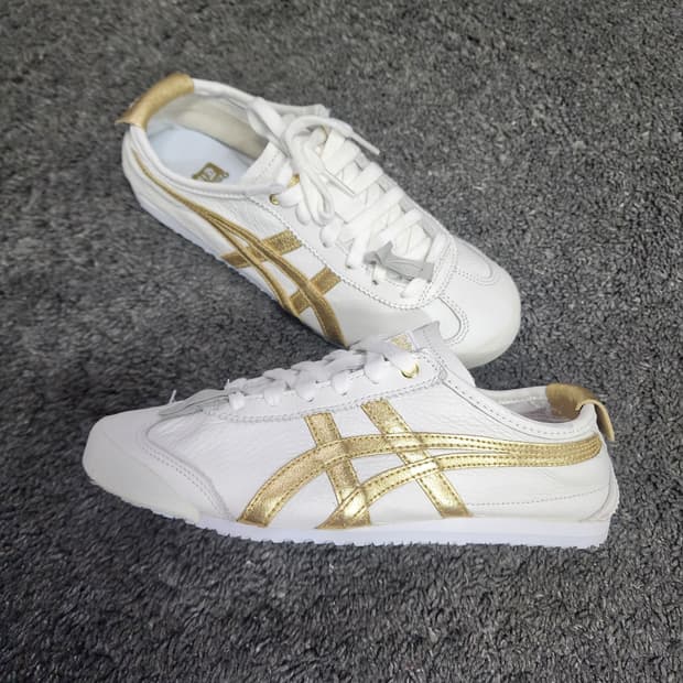 여성 오니츠카타이거 멕시코66 흰금 235사이즈 