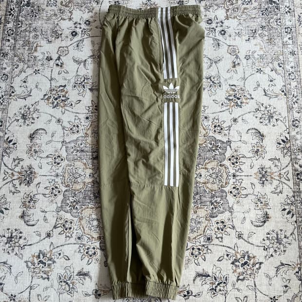 아디다스 신형 파이어버드 우븐 트랙팬츠