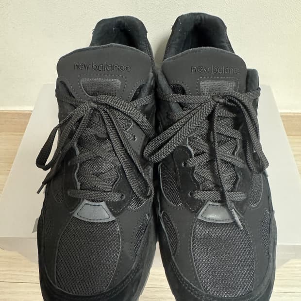 뉴발란스 992코어 트리플블랙 295mm팝니다