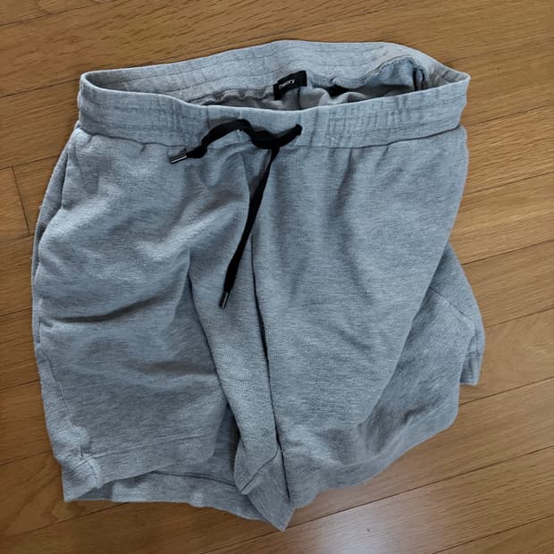 띠어리 반바지 라지 팝니다