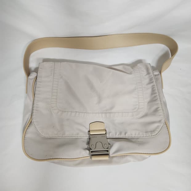 J420 마땡킴 버클 나일론 숄더백
