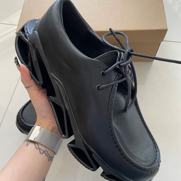 tylorian action sole sneaker