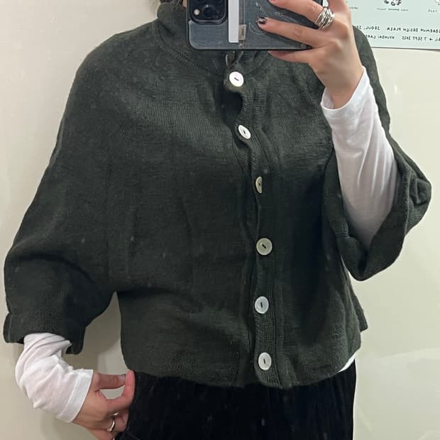 케이프st 자개단추 카키 니트 가디건
