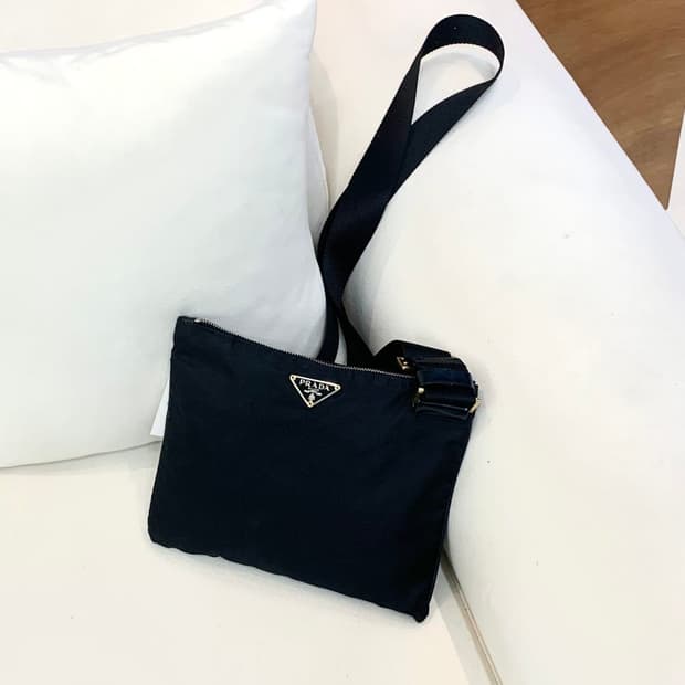 프라다 포코노 나일론 메신저백 (정품)