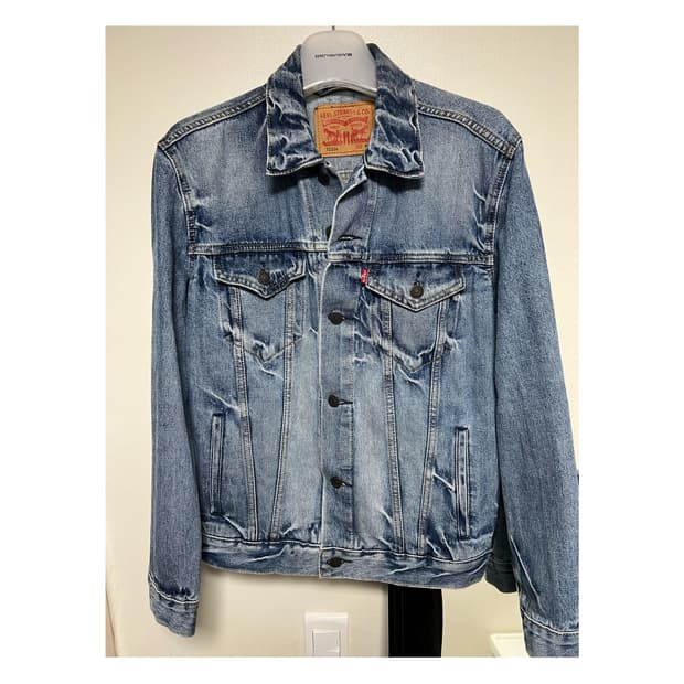 리바이스 트러커