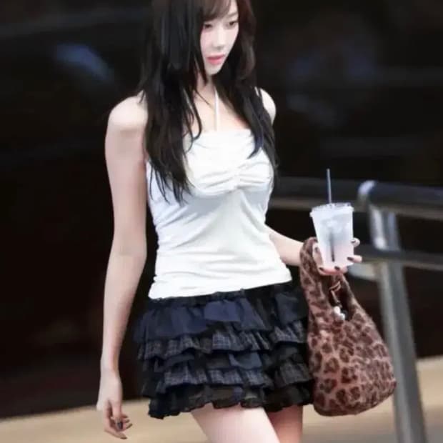 실사) 일리오 화이트 개더드 프론트 홀터 탑