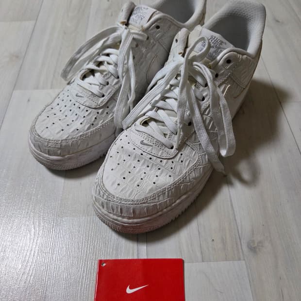 나이키 에어포스 1 로우 '07 LV8 화이트 크록 270