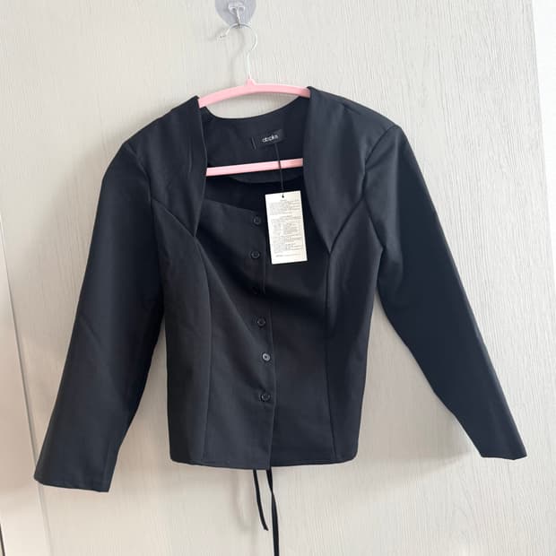 [새상품] ab.plus 스퀘어넥 스트링 블라우스