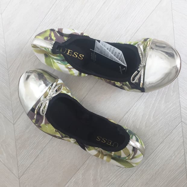 GUESS Leaf Print Ballet Flats