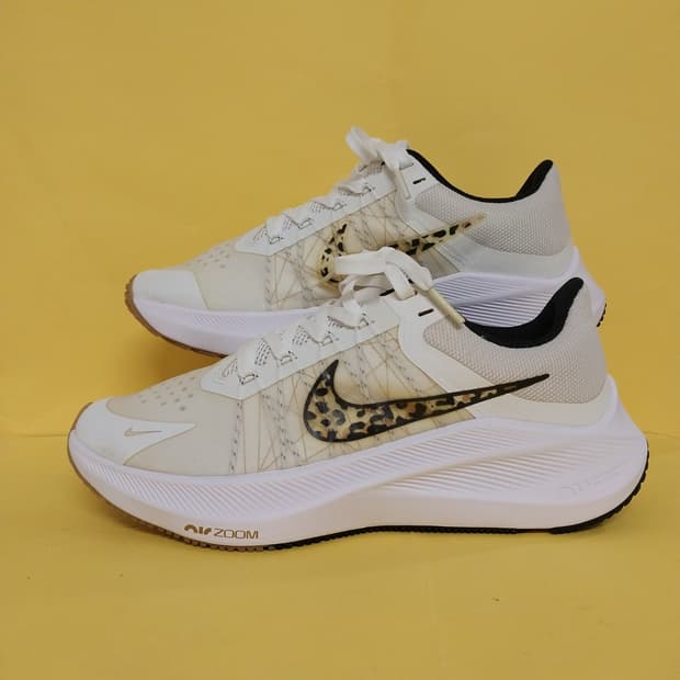 여성 나이키 윈플로8 프리미엄 화이트 레오파드 런닝화, 운동화 (235)