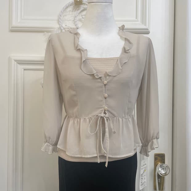 cool beige ruffle bow blouse&glitter lin