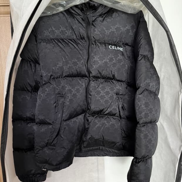 셀린느 트리옹프 나일론 자카드 다운 자켓 블랙