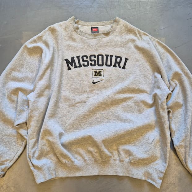 00s 나이키 미드 스우시 스웻 셔츠