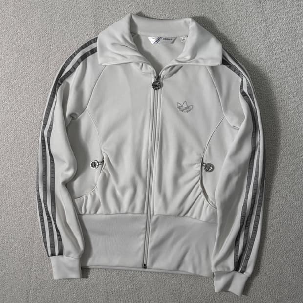 아디다스 파이어버드 화이트 실버 큐빅 크롭 딱붙핏 져지