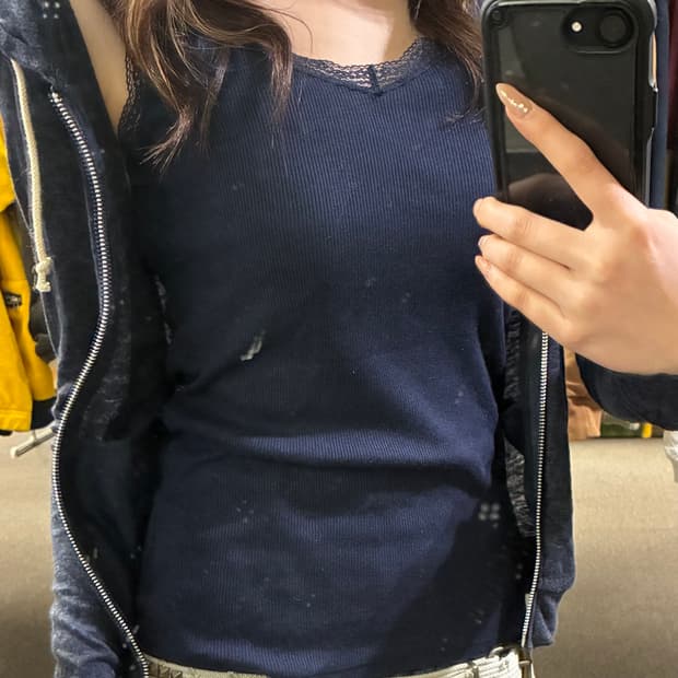 M)유니클로 일본 빈티지 레이스 디테일 남색 나시 슬리브리스