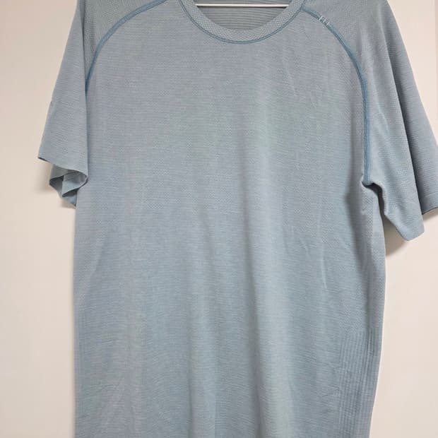 온러닝 메탈 벤트 테크 m 반팔