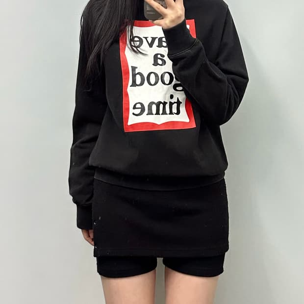 해브어굿타임 박스로고 블랙 맨투맨