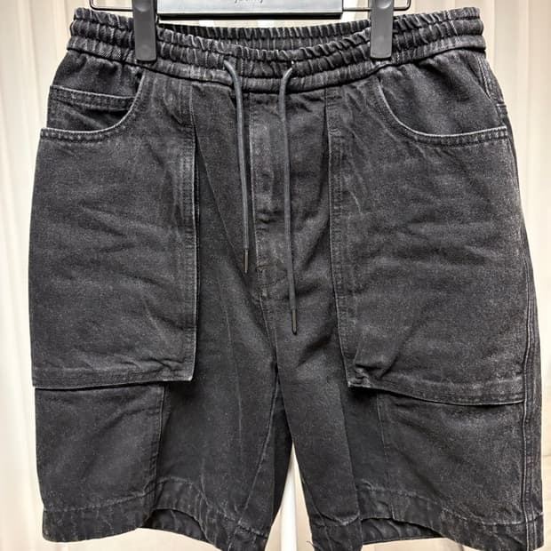 준지 23SS 아웃포켓 흑청반바지(사이즈 46)