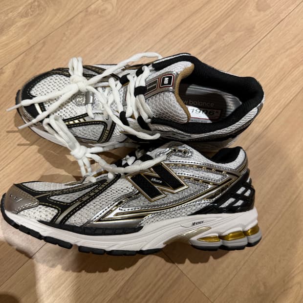 뉴발란스 1906R 메탈릭 245