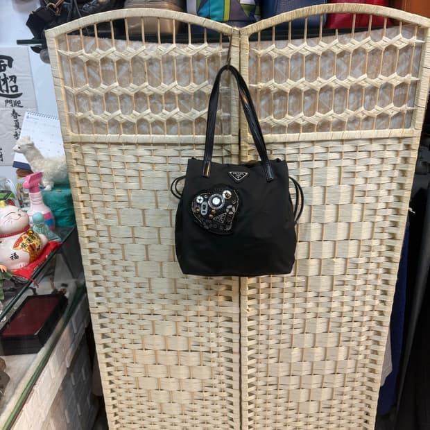 정품 프라다 나일론 복주머니 토트백 팝니다