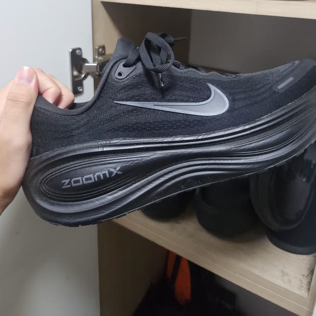 나이키 보메로 플러스 블랙