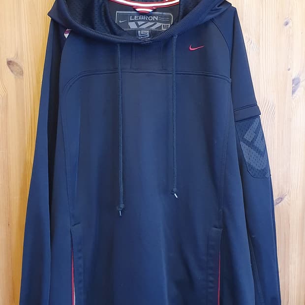 105.나이키 르브론 블랙후드티