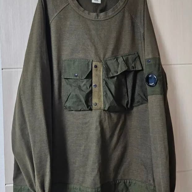 CP 컴퍼니 유틸리티 포켓 스웨트셔츠 맨투맨 110