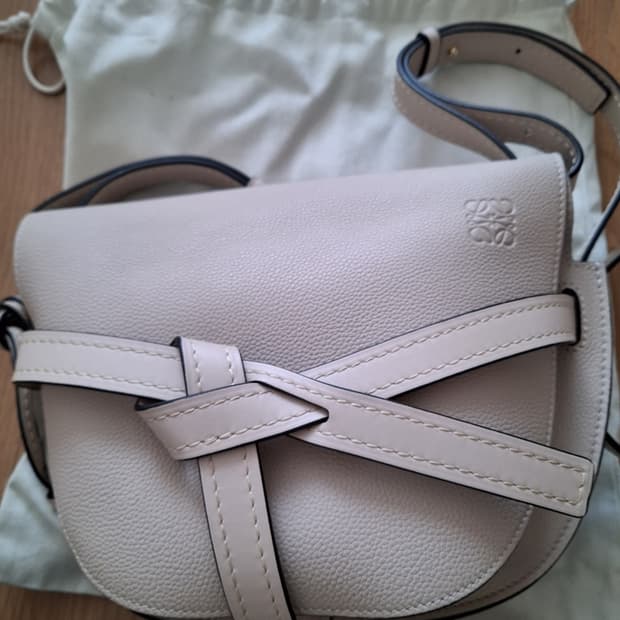 로에베 게이트 백 미듐 