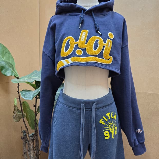 오아이오아이 언더붑 크롭탑 후드티