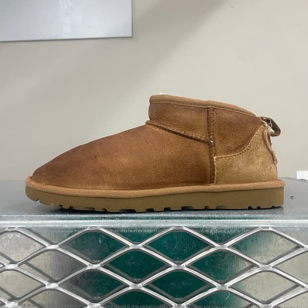 어그 울트라 미니 체스트넛 260